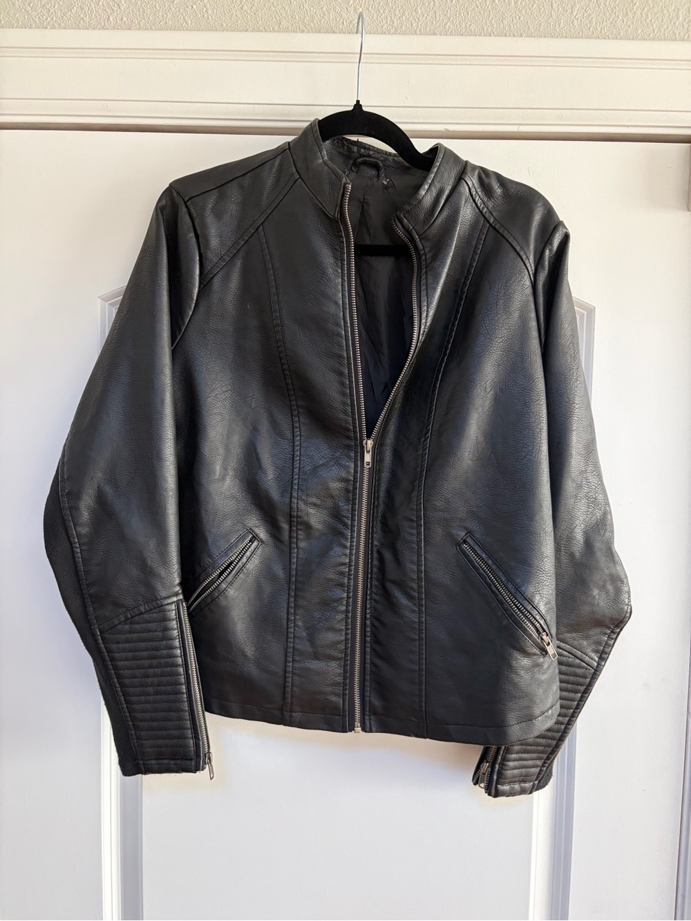 Torrid Faux Leather Sz M/L Collarless Black Moto Jacket Zip Front & Sleeve Cuffs